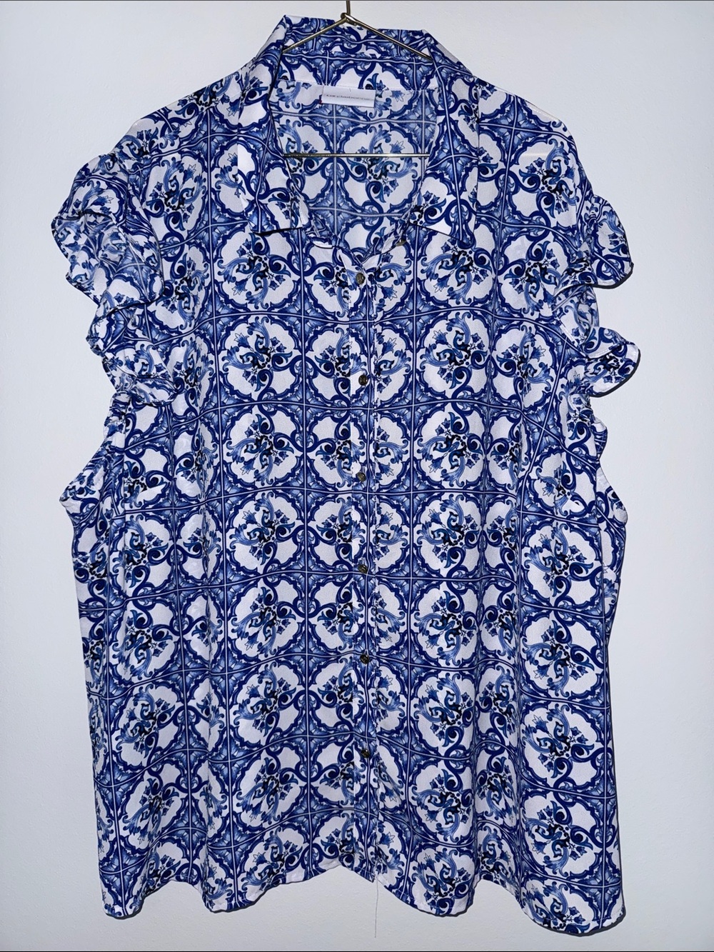 Liz Claiborne Blue & White Tile-Pattern Sleeveless Blouse